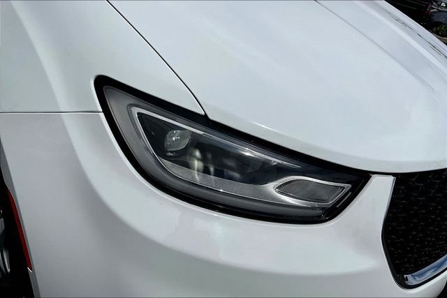 Used 2023 Chrysler Pacifica Limited image 31