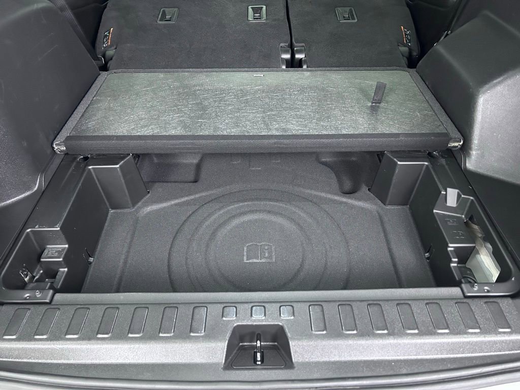 Used 2023 GMC Terrain SLT image 19