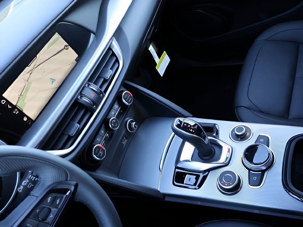 New 2025 Alfa Romeo Stelvio Sprint AWD/4WD image 21