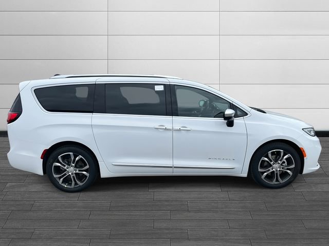 New 2026 Chrysler Pacifica Pinnacle w/ Trailer Tow Group FWD image 2