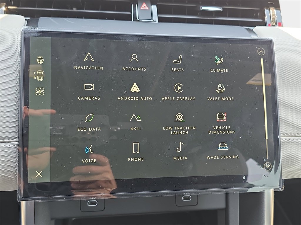 New 2025 Land Rover Discovery Sport Dynamic SE image 21