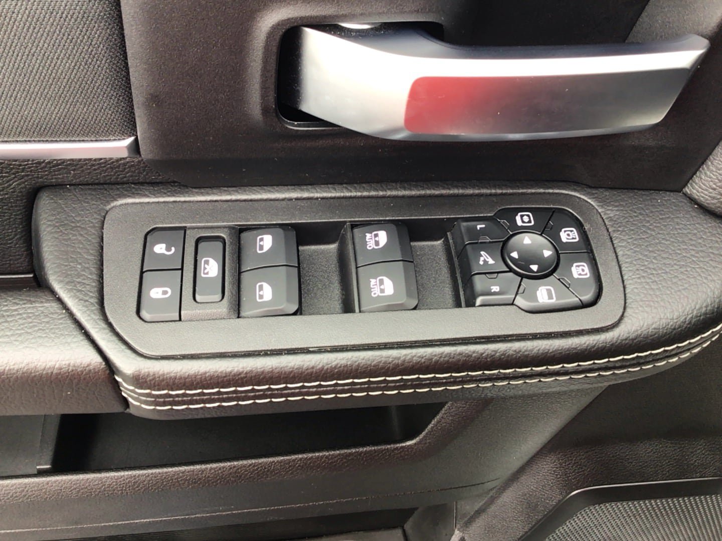 Certified 2025 RAM 2500 Big Horn AWD/4WD image 10