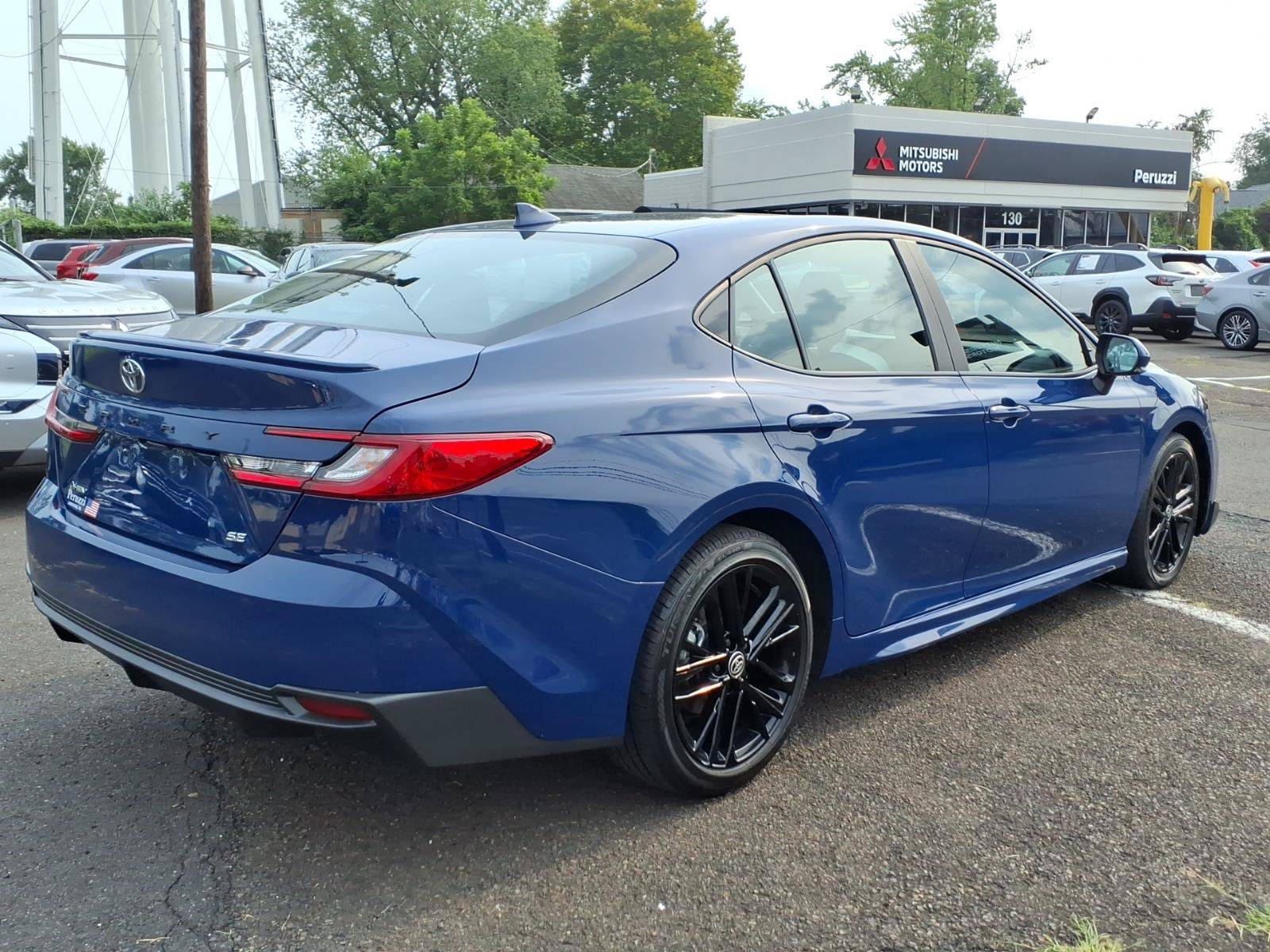 Used 2025 Toyota Camry SE FWD image 3