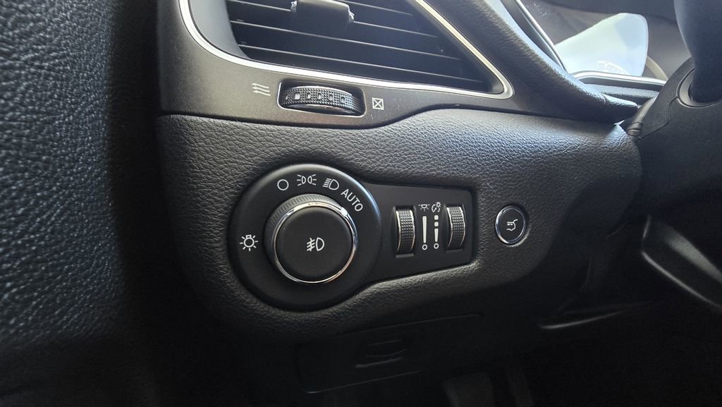 Used 2022 Jeep Cherokee Trailhawk w/ Premium Leather Package image 14