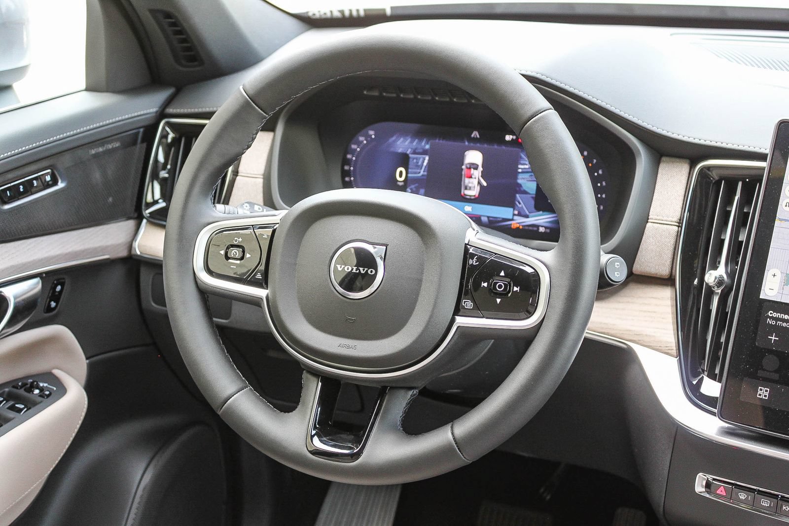 New 2026 Volvo XC90 B6 Plus w/ Protection Package Premier AWD/4WD image 17