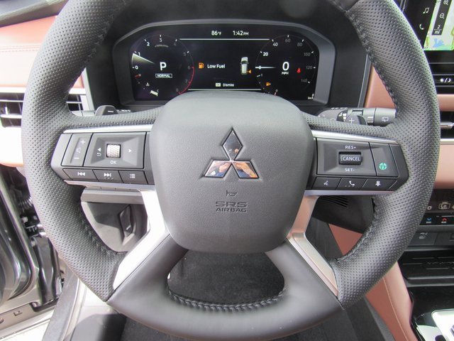 New 2025 Mitsubishi Outlander SEL image 23
