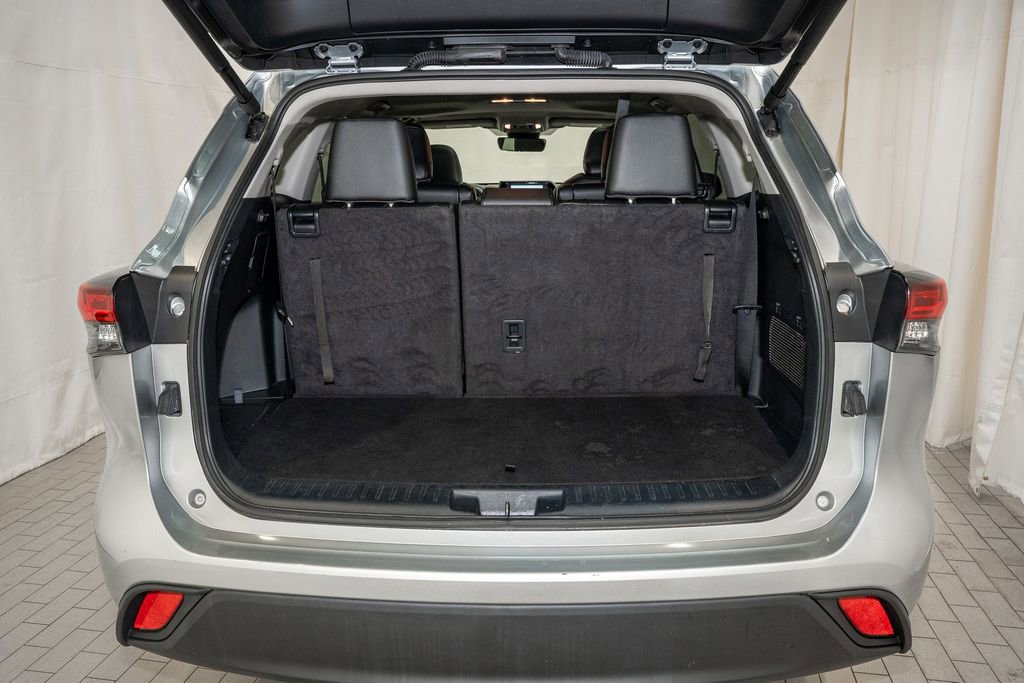 Used 2024 Toyota Highlander XLE image 6