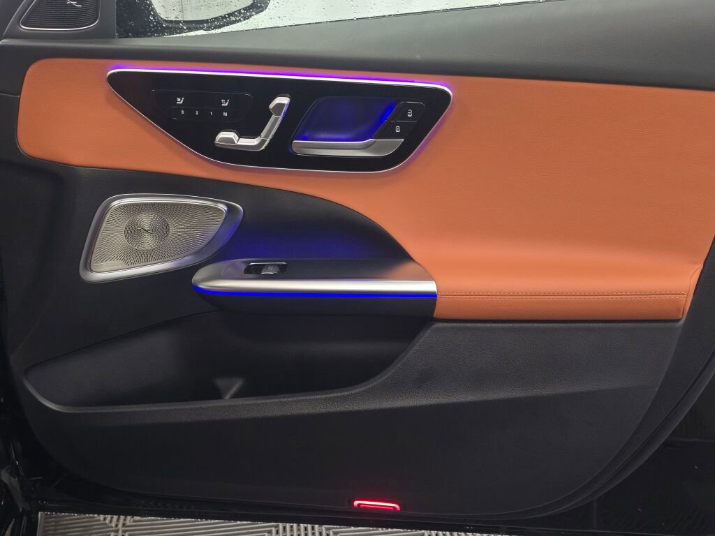 Used 2022 Mercedes-Benz C 300 4MATIC Sedan w/ Pinnacle Trim Package image 26