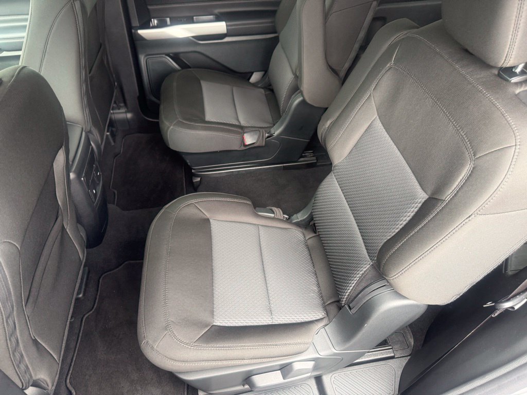 Used 2024 Ford Explorer XLT AWD/4WD image 35