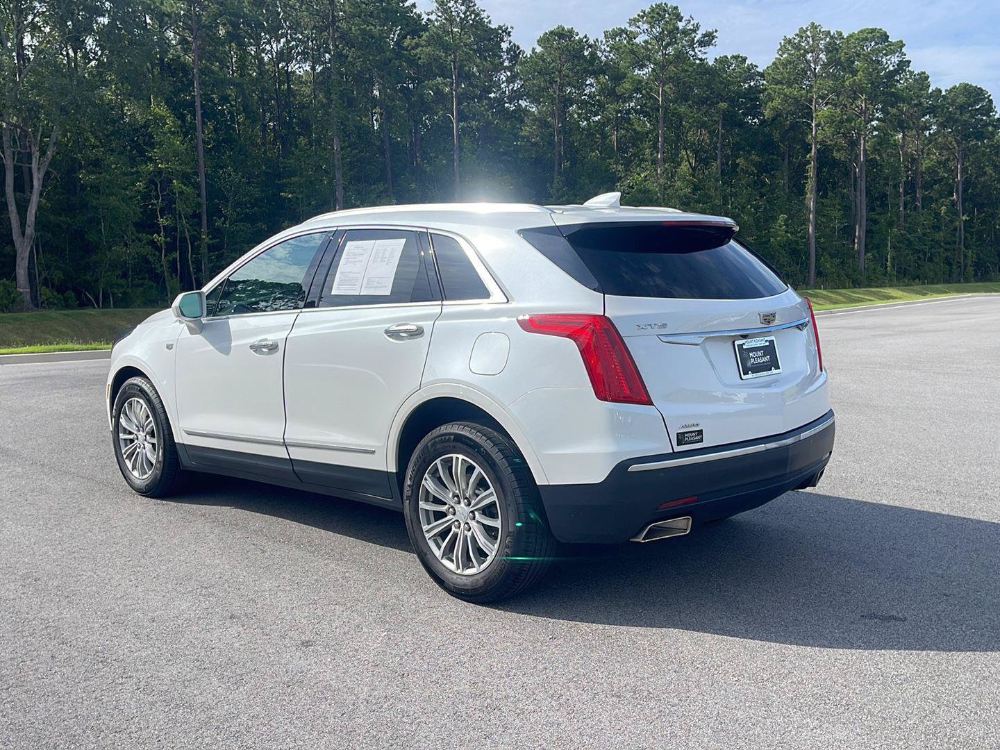 Used 2017 Cadillac XT5 Luxury w/ Driver Awareness Package AWD/4WD image 5