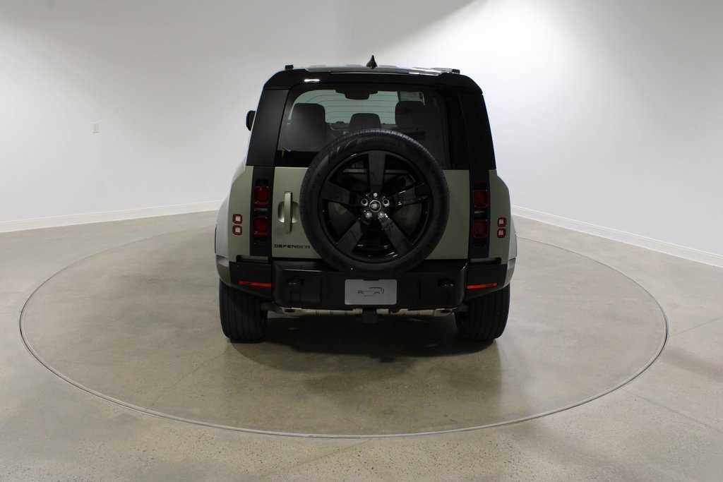 New 2025 Land Rover Defender 110 X-Dynamic SE image 4