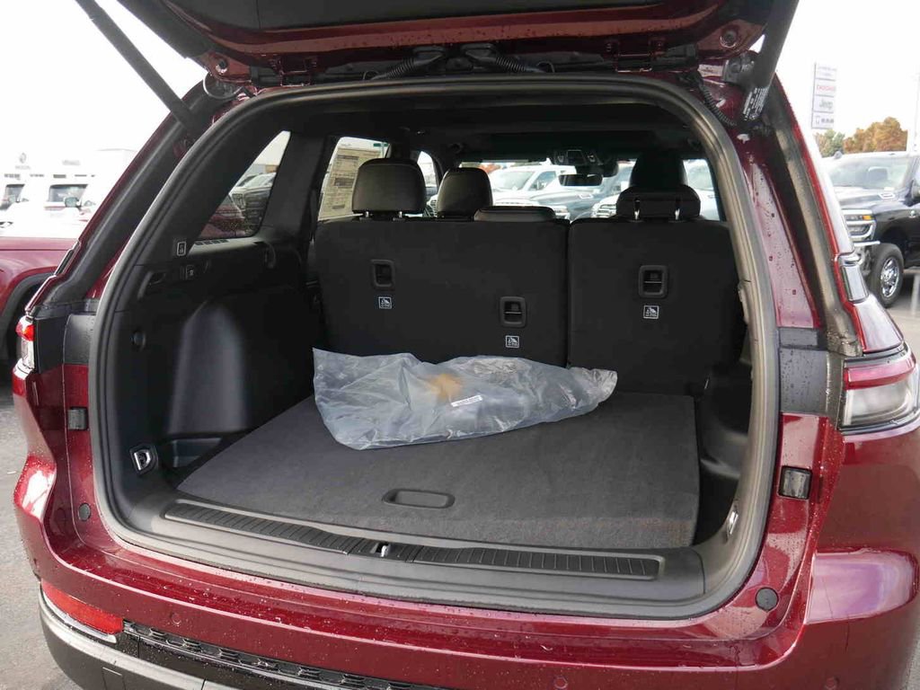 New 2025 Jeep Grand Cherokee Altitude image 6
