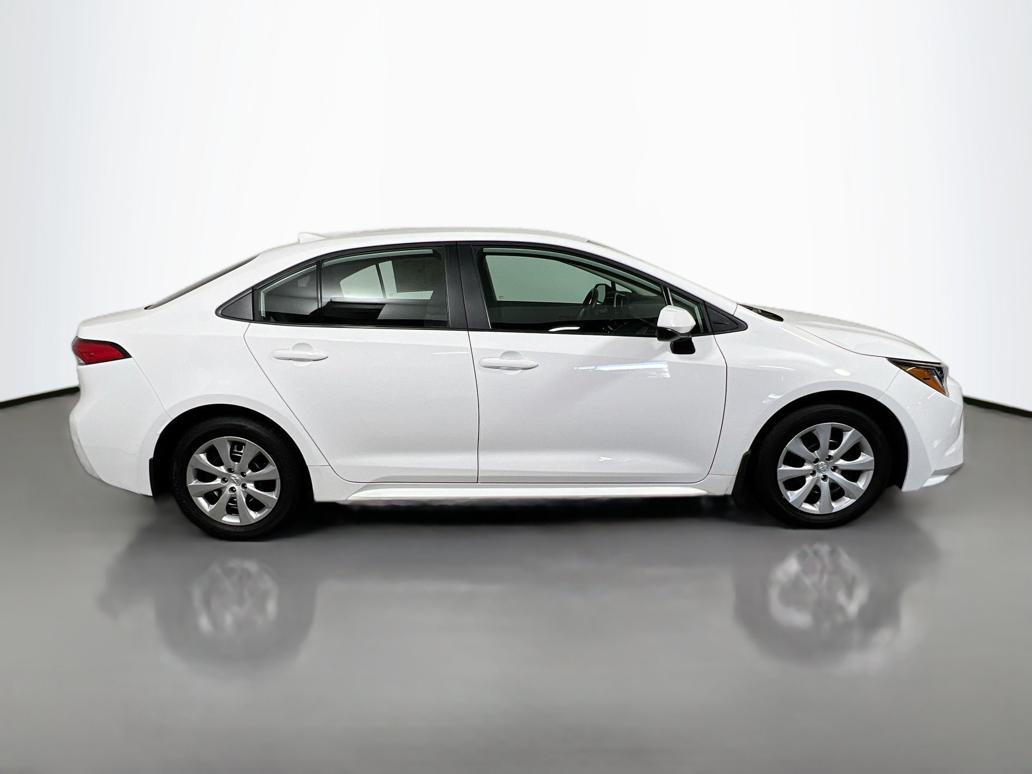 Used 2026 Toyota Corolla LE FWD image 3