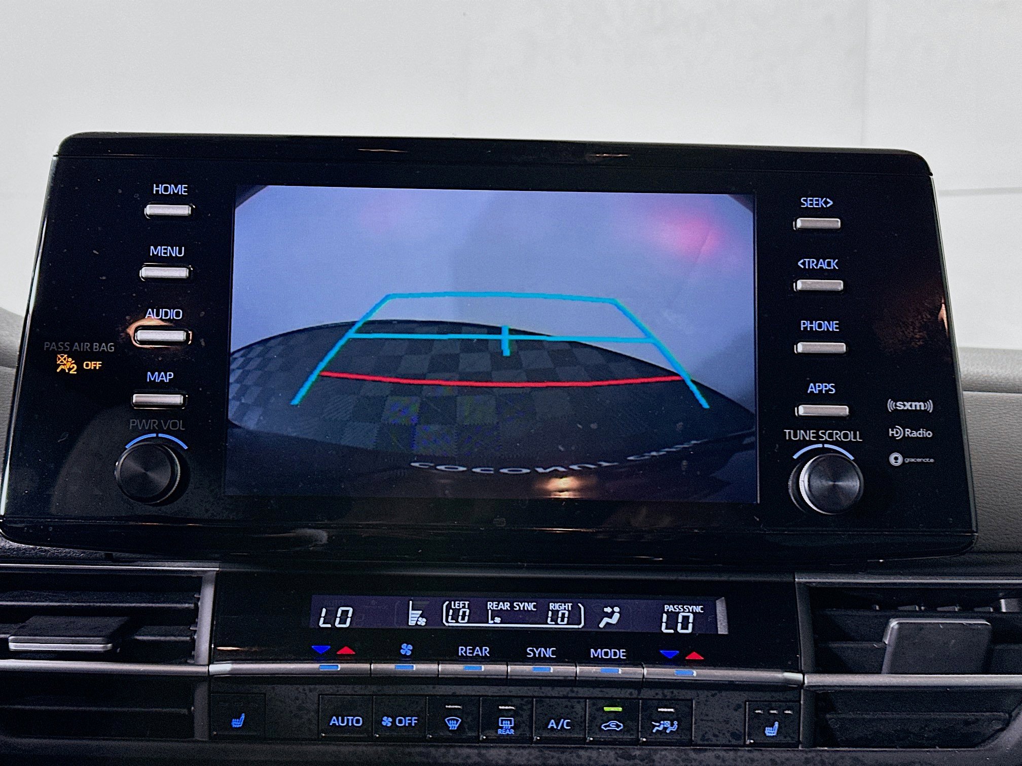 Used 2024 Toyota Sienna XLE FWD image 25