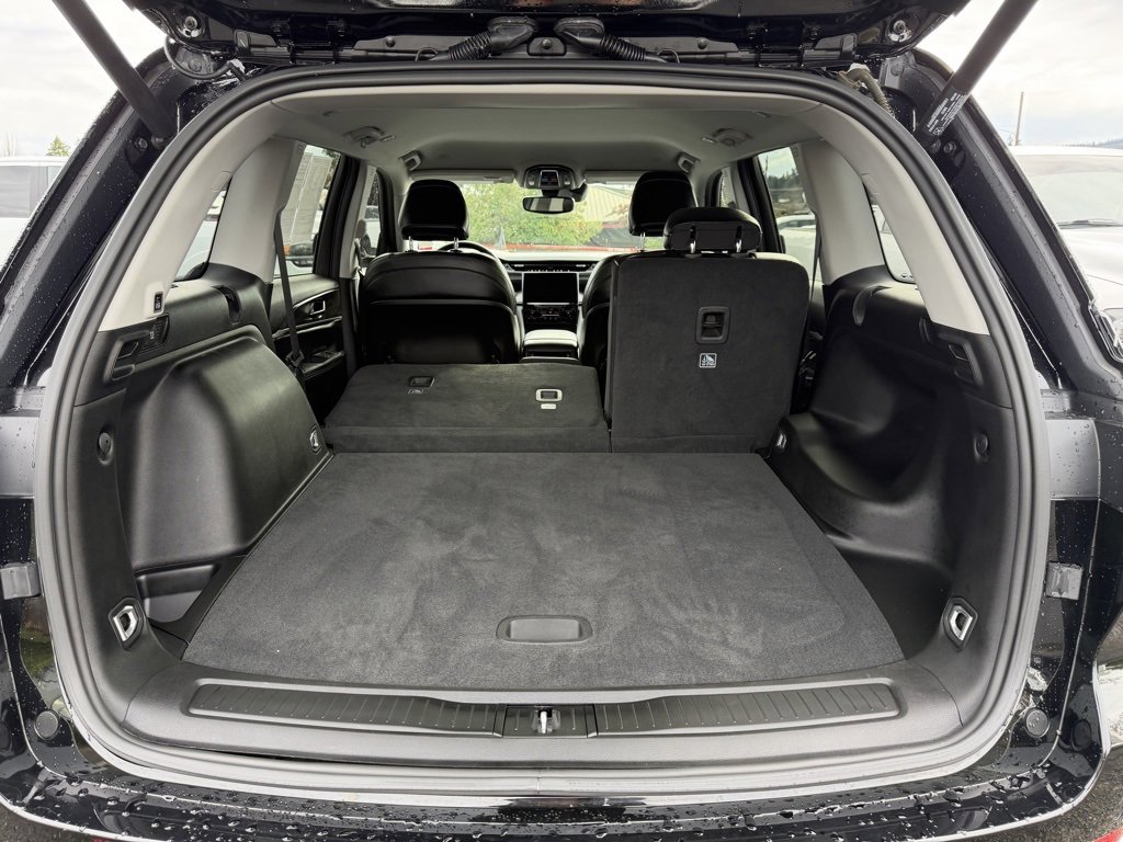 Used 2023 Jeep Grand Cherokee Limited image 11