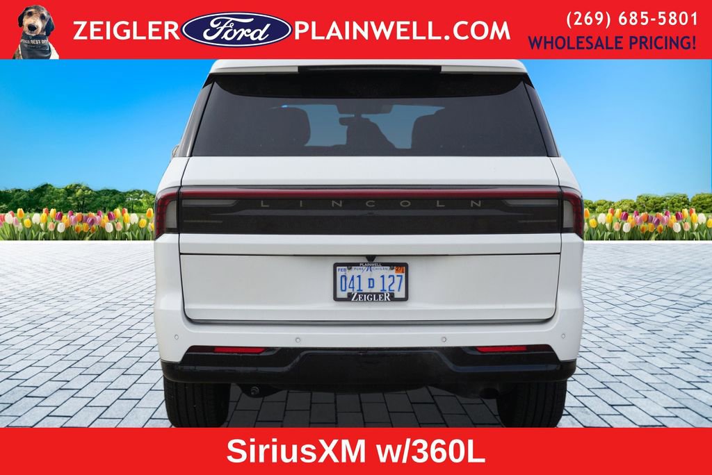 Used 2025 Lincoln Navigator Reserve w/ Jet Appearance Package image 4