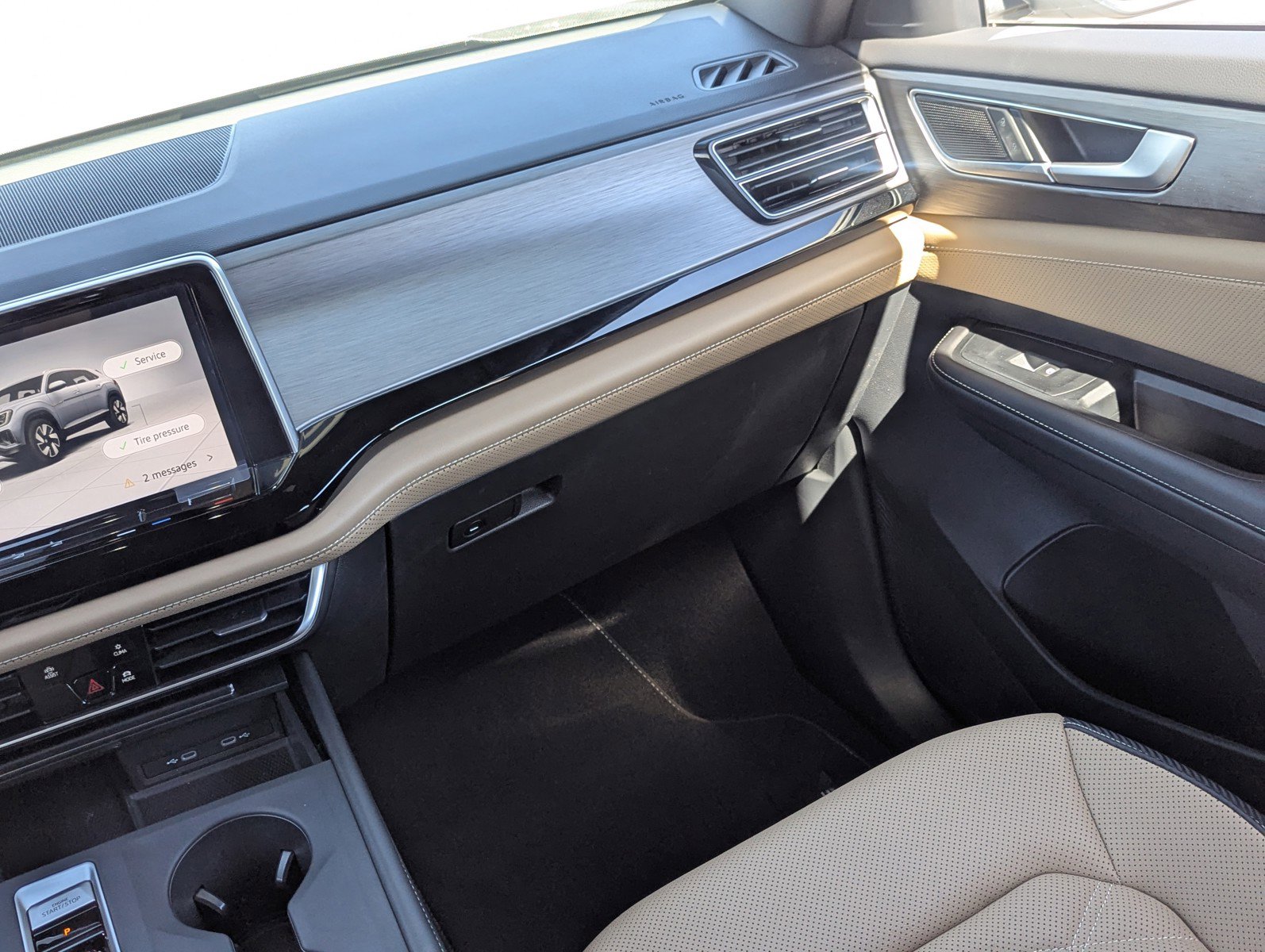 Used 2024 Volkswagen Atlas Cross Sport SE image 17