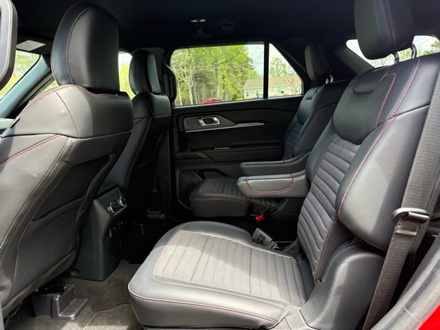 Used 2025 Ford Explorer ST-Line w/ Premium Package image 15