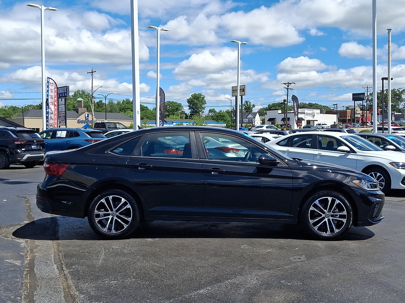 Certified 2025 Volkswagen Jetta Sport FWD image 7