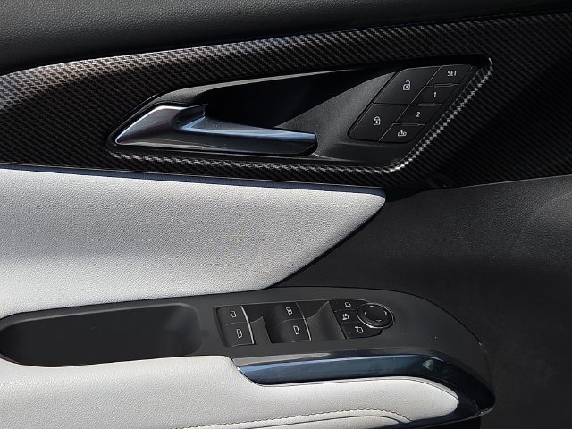 Used 2025 Chevrolet Traverse High Country FWD image 15