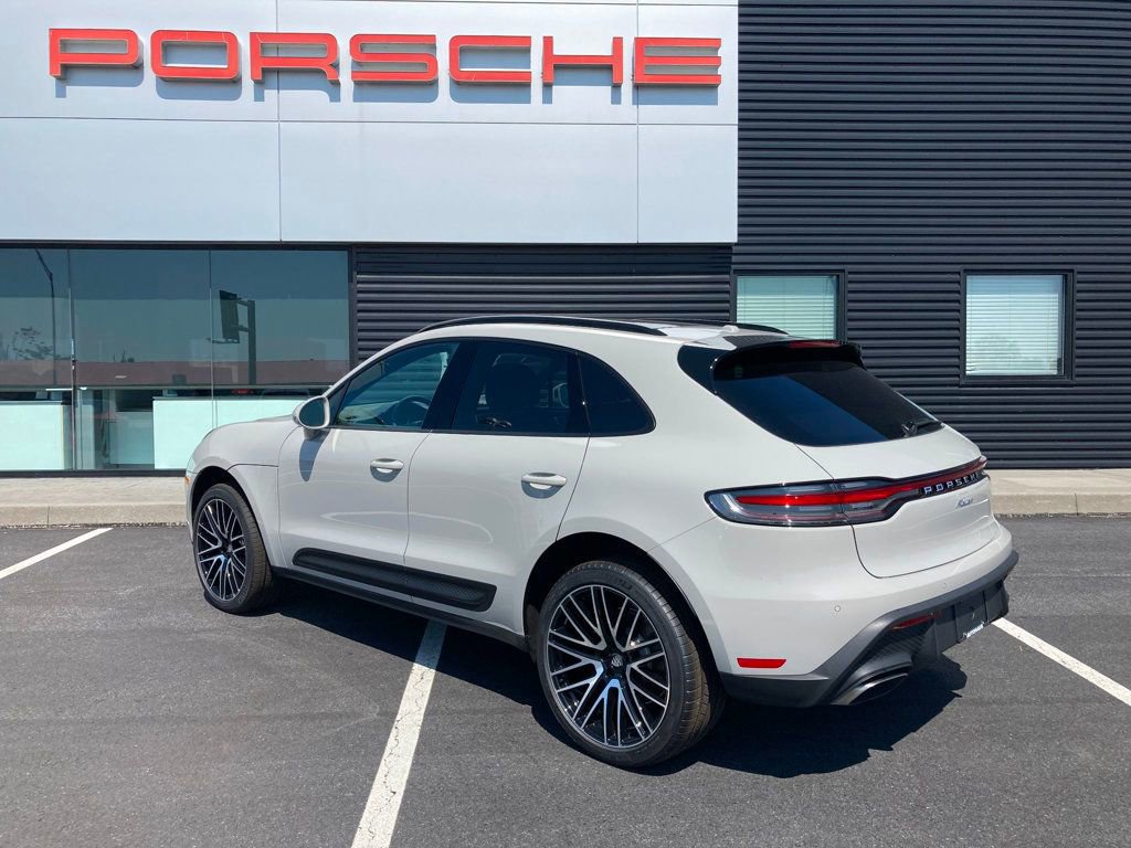 Certified 2025 Porsche Macan image 8