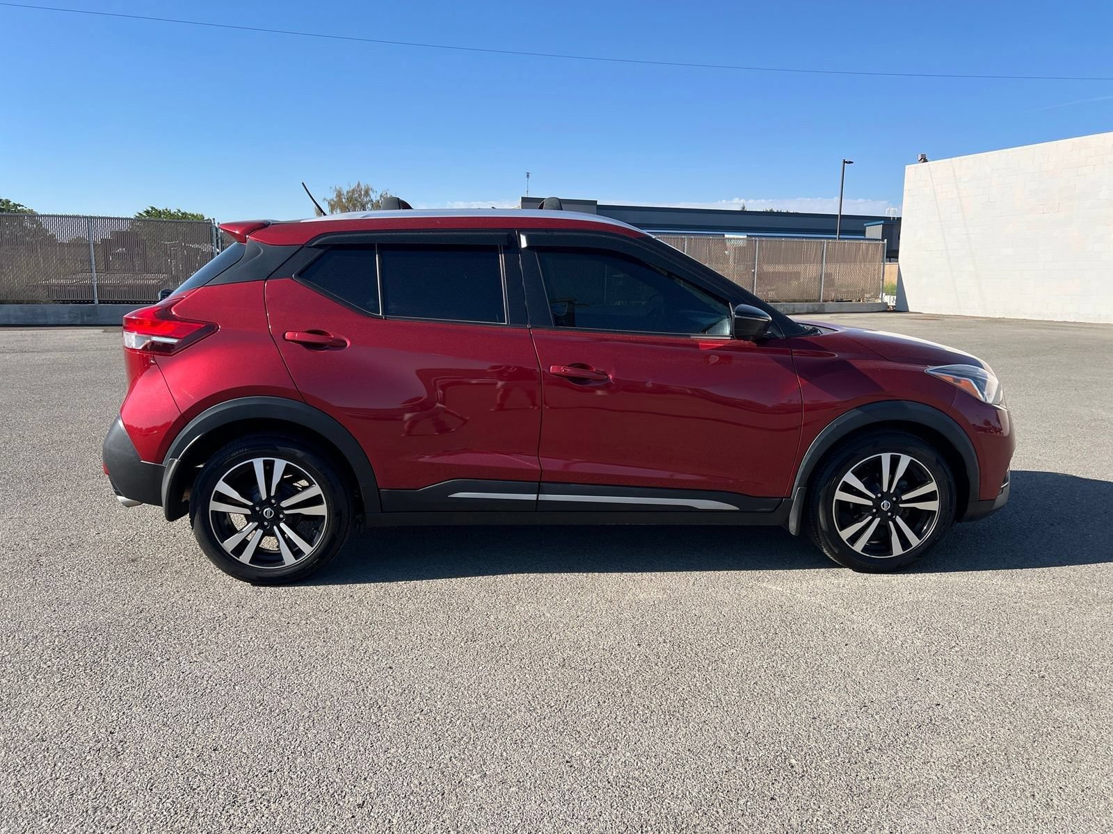 Used 2019 Nissan Kicks SR w/ Interior Electronics Package FWD image 2