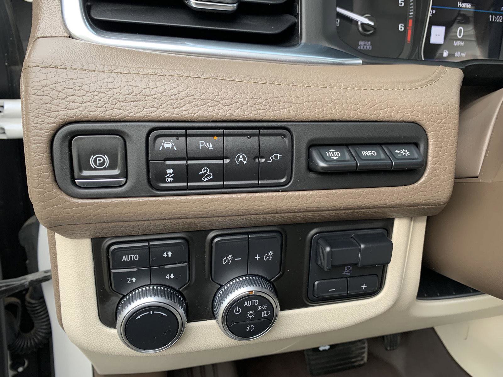 Used 2021 GMC Yukon XL Denali w/ Denali Premium Package image 16