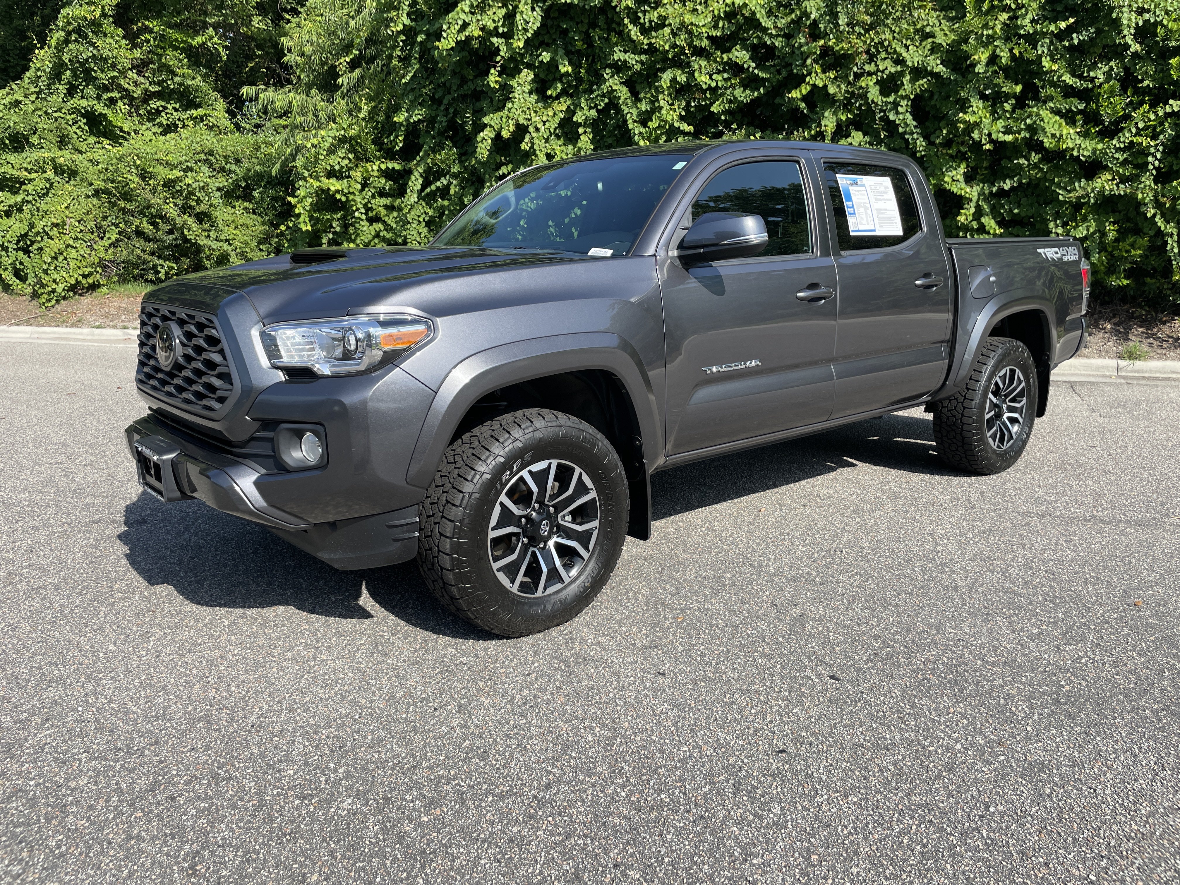 Used 2022 Toyota Tacoma TRD Sport w/ Technology Package AWD/4WD image 4