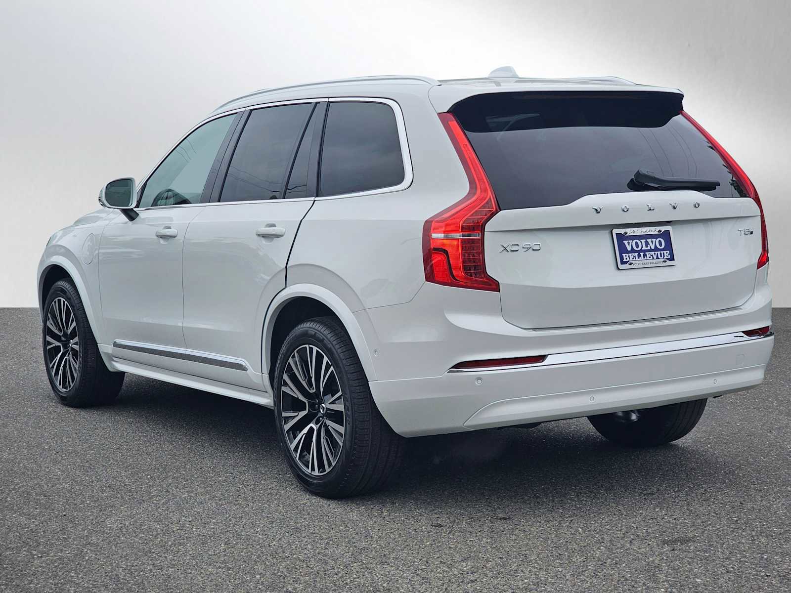 Used 2025 Volvo XC90 T8 Plus w/ Protection Package Premier image 3