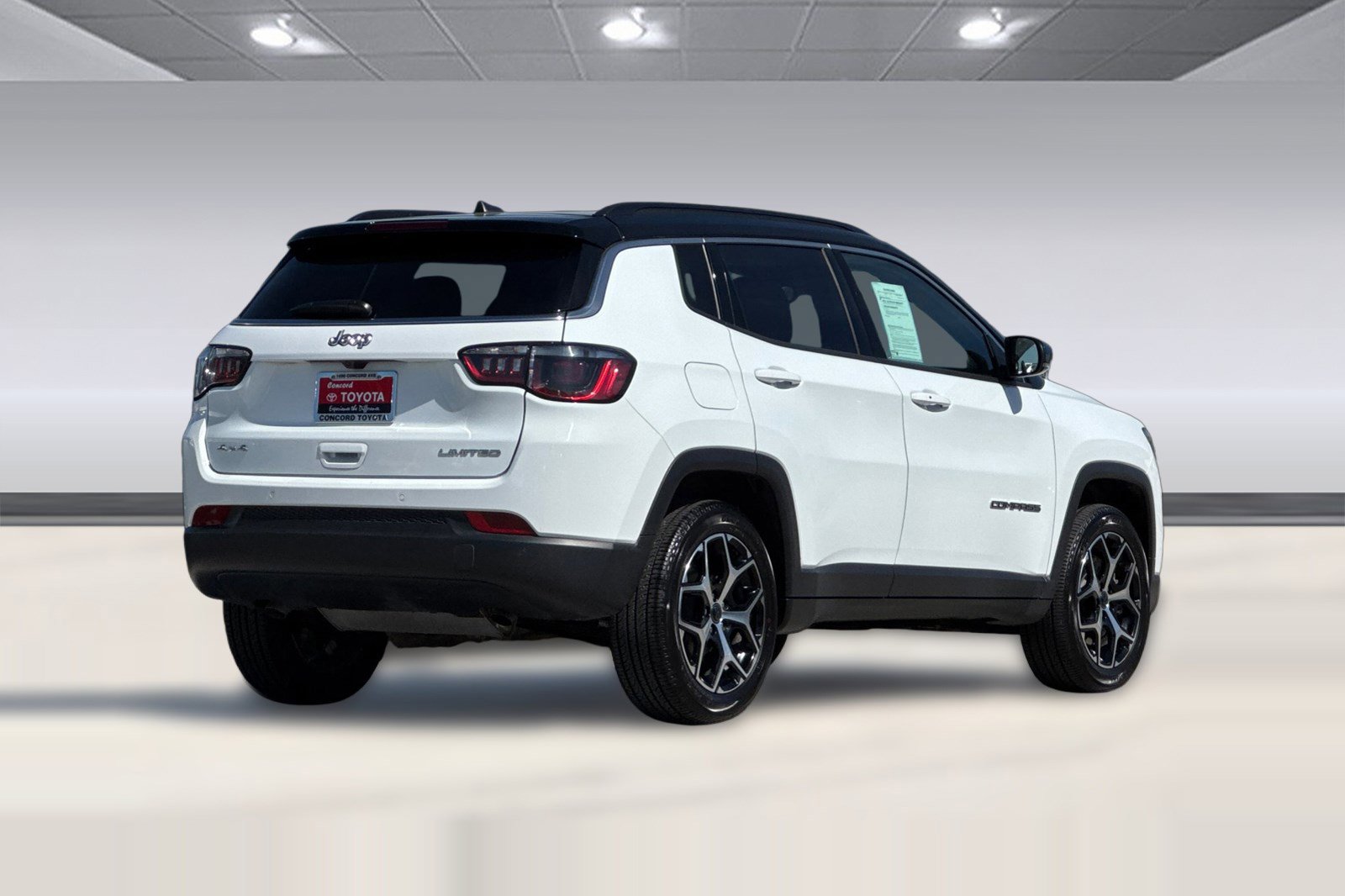 Used 2025 Jeep Compass Limited image 3