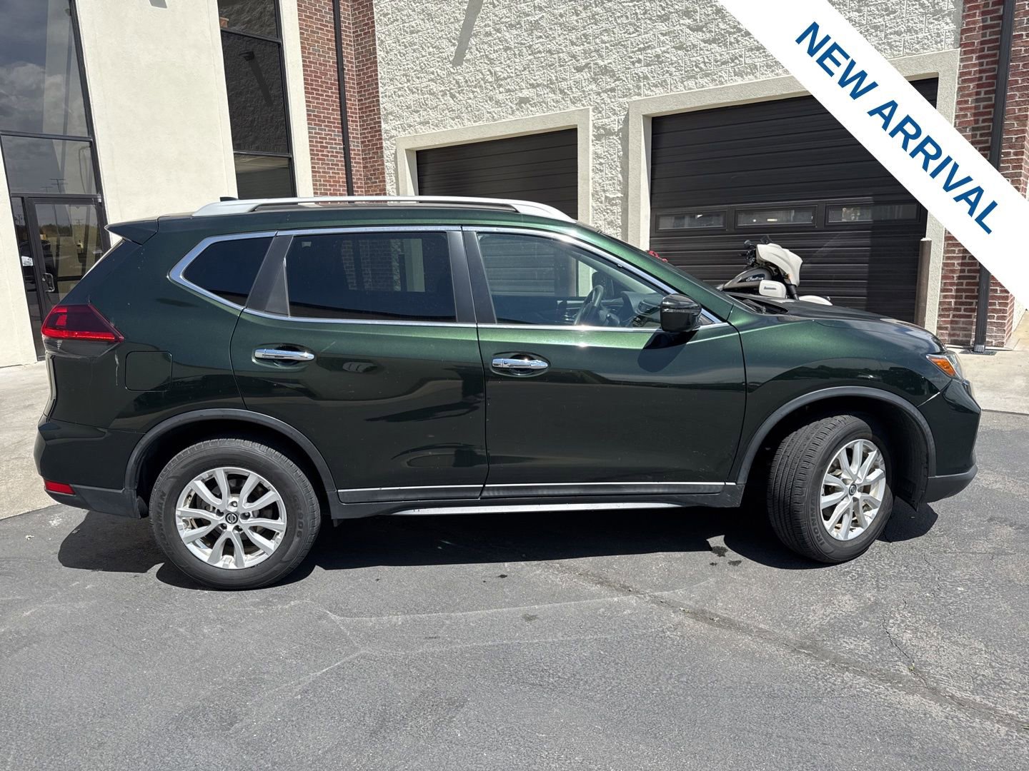 Used 2020 Nissan Rogue SV image 8