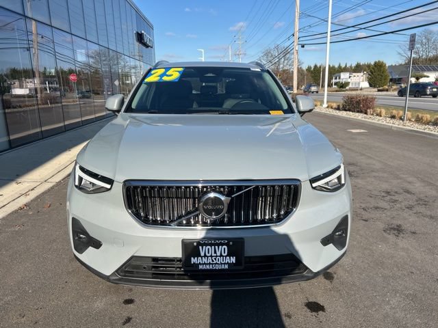 Certified 2025 Volvo XC40 B5 Plus AWD/4WD image 7