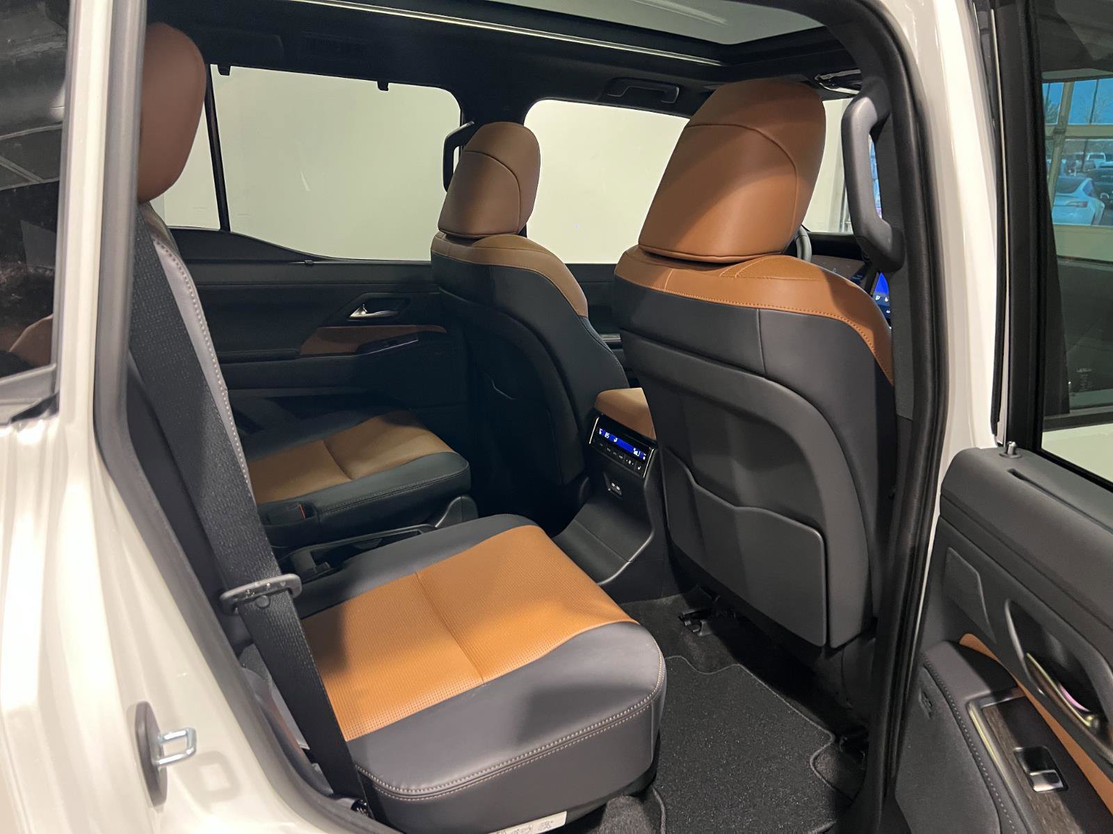 Used 2026 Lexus GX 550 w/ Cold Area Package image 42