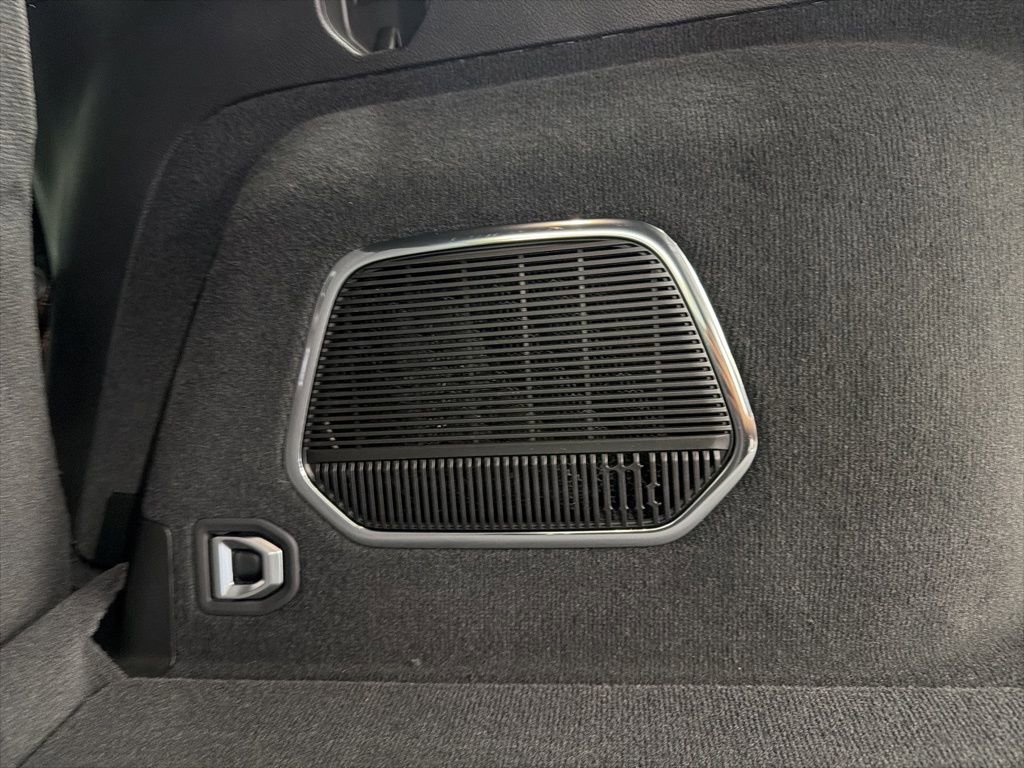 New 2026 Jeep Grand Cherokee Summit image 9