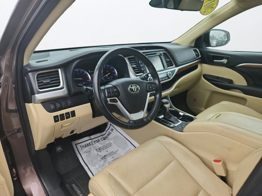 Used 2019 Toyota Highlander Limited AWD/4WD image 9