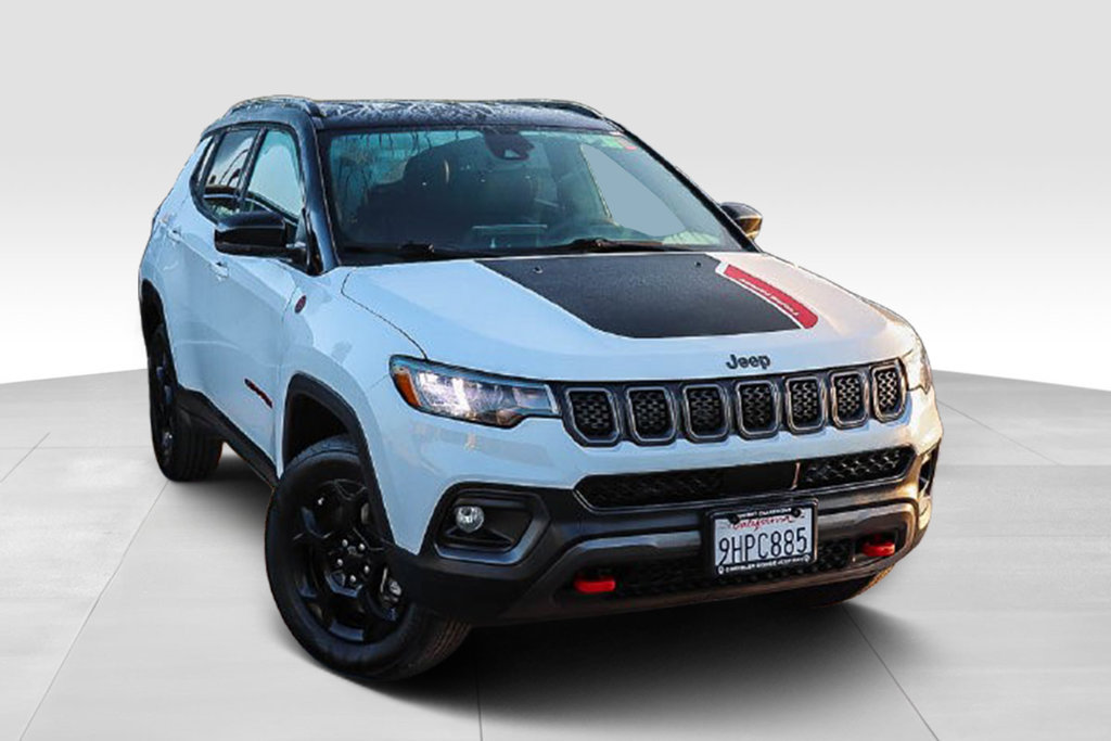 Used 2023 Jeep Compass Trailhawk AWD/4WD image 2