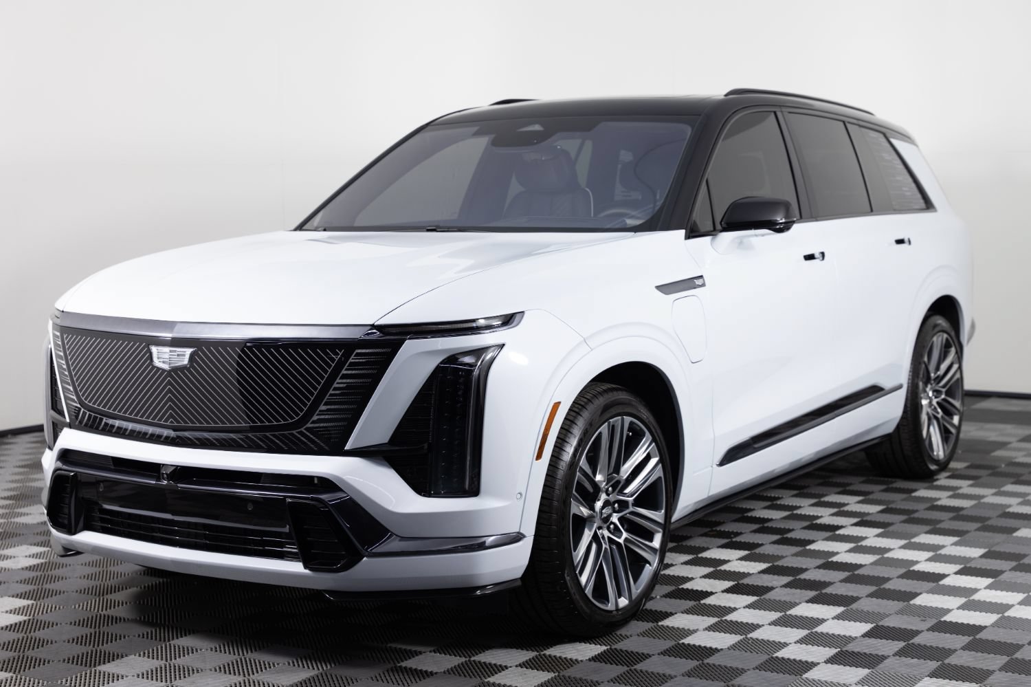 Used 2026 Cadillac Vistiq Platinum w/ LPO, Floor Liner Package AWD/4WD image 2