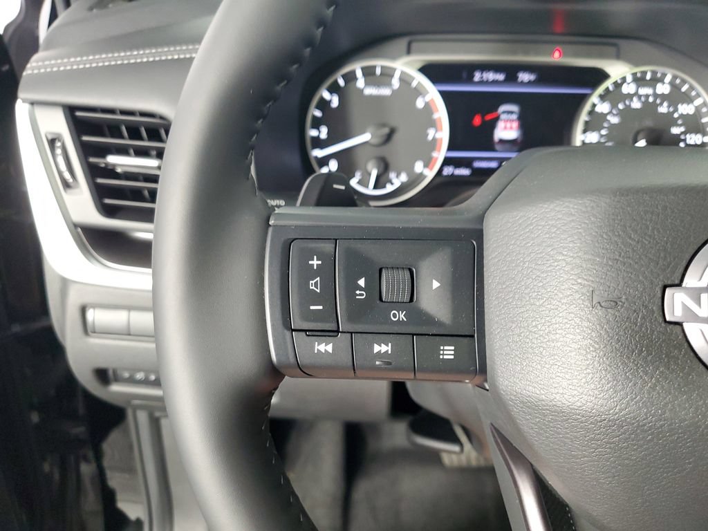 Used 2025 Nissan Rogue SV FWD image 26