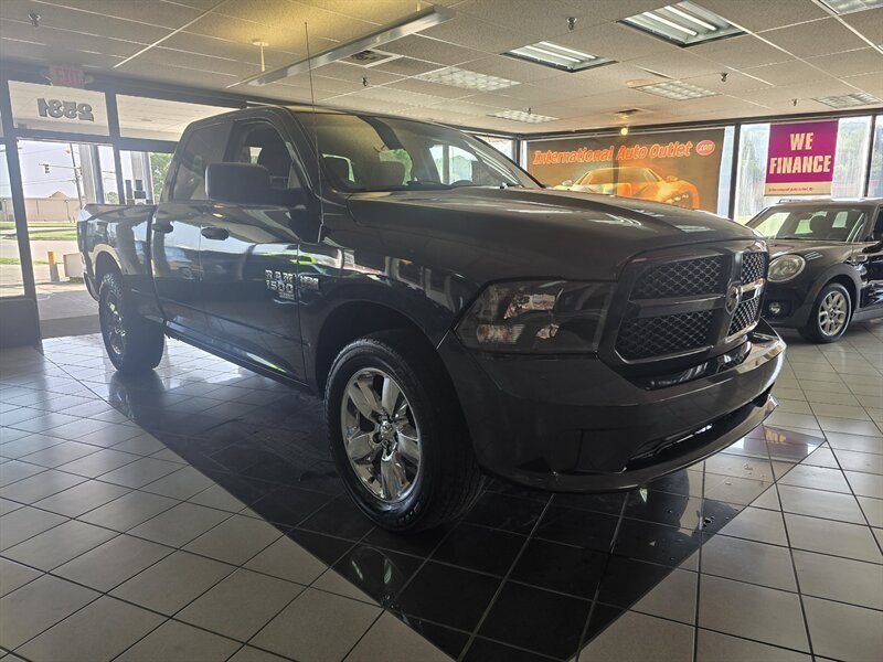 Used 2019 RAM 1500 Express w/ Express Value Package AWD/4WD image 3