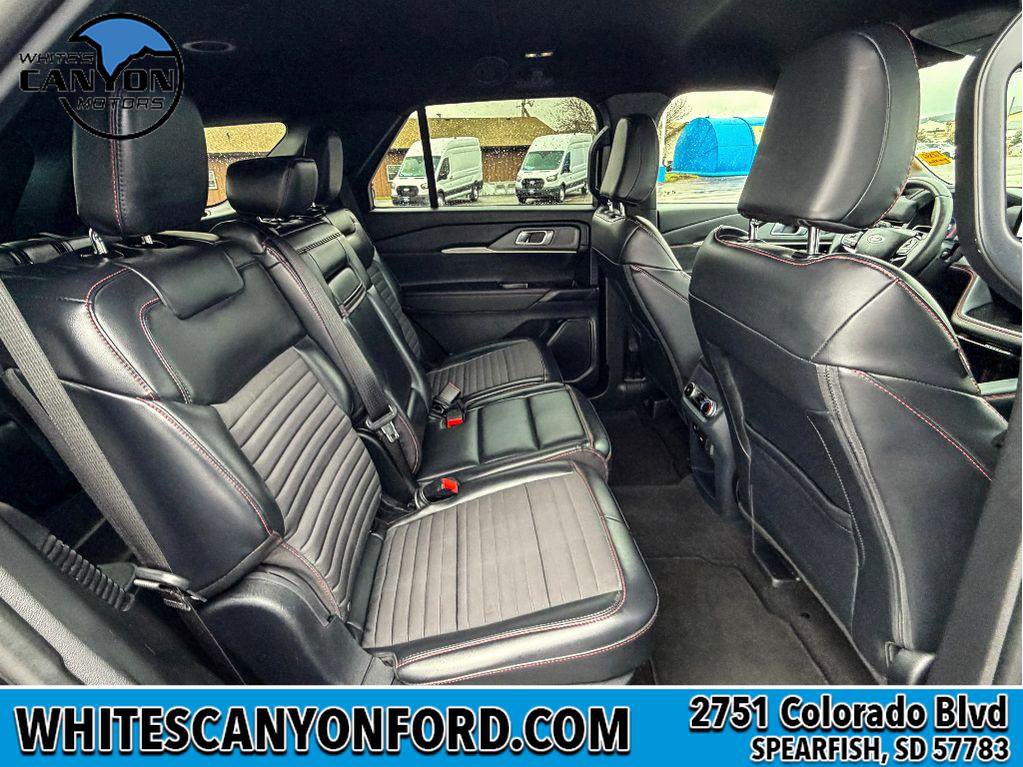 Used 2025 Ford Explorer ST-Line w/ ST-Line Street Pack image 14