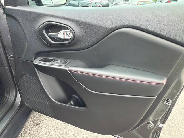 Used 2021 Jeep Cherokee Trailhawk AWD/4WD image 8