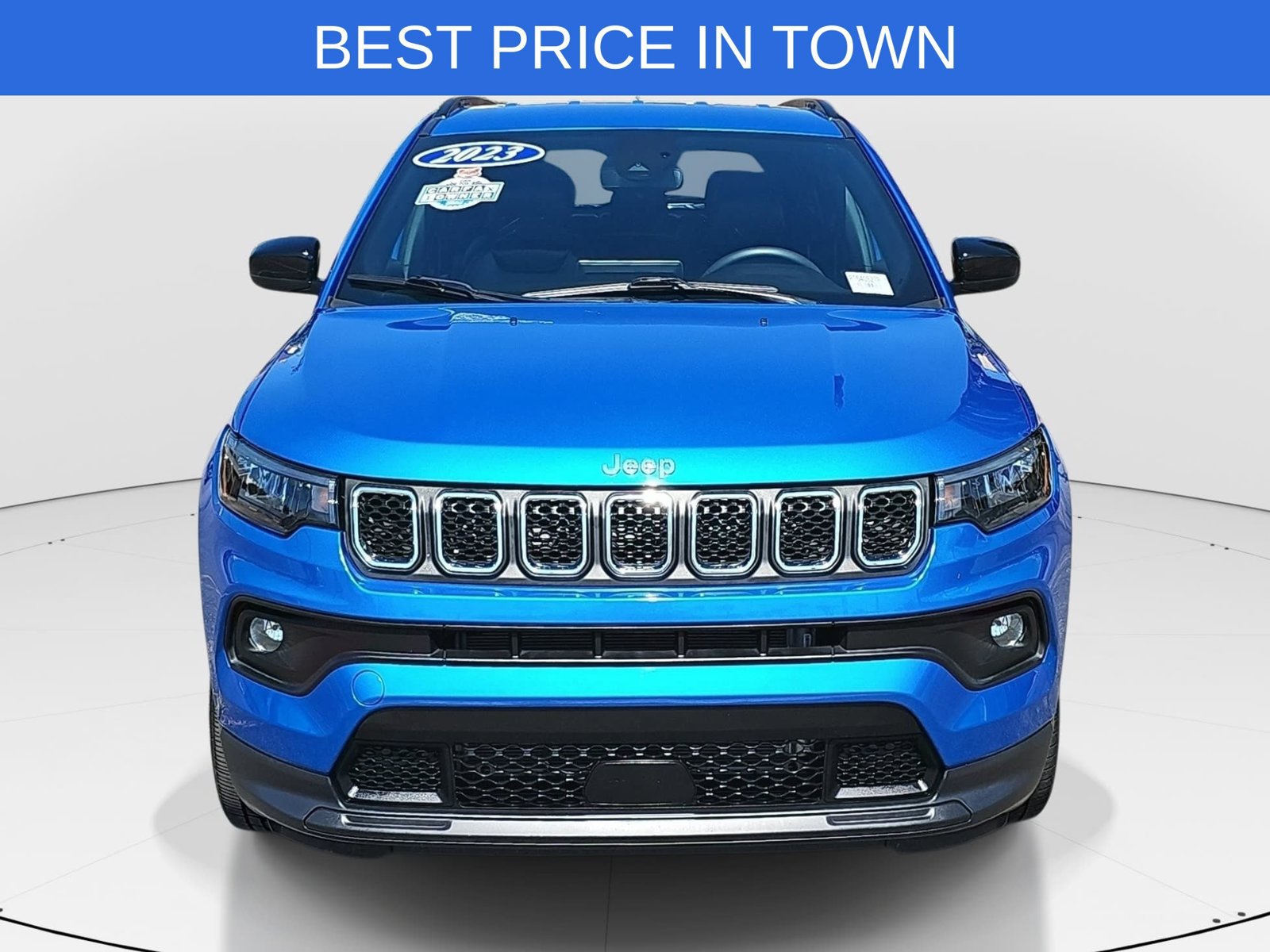 Used 2023 Jeep Compass Latitude AWD/4WD image 2