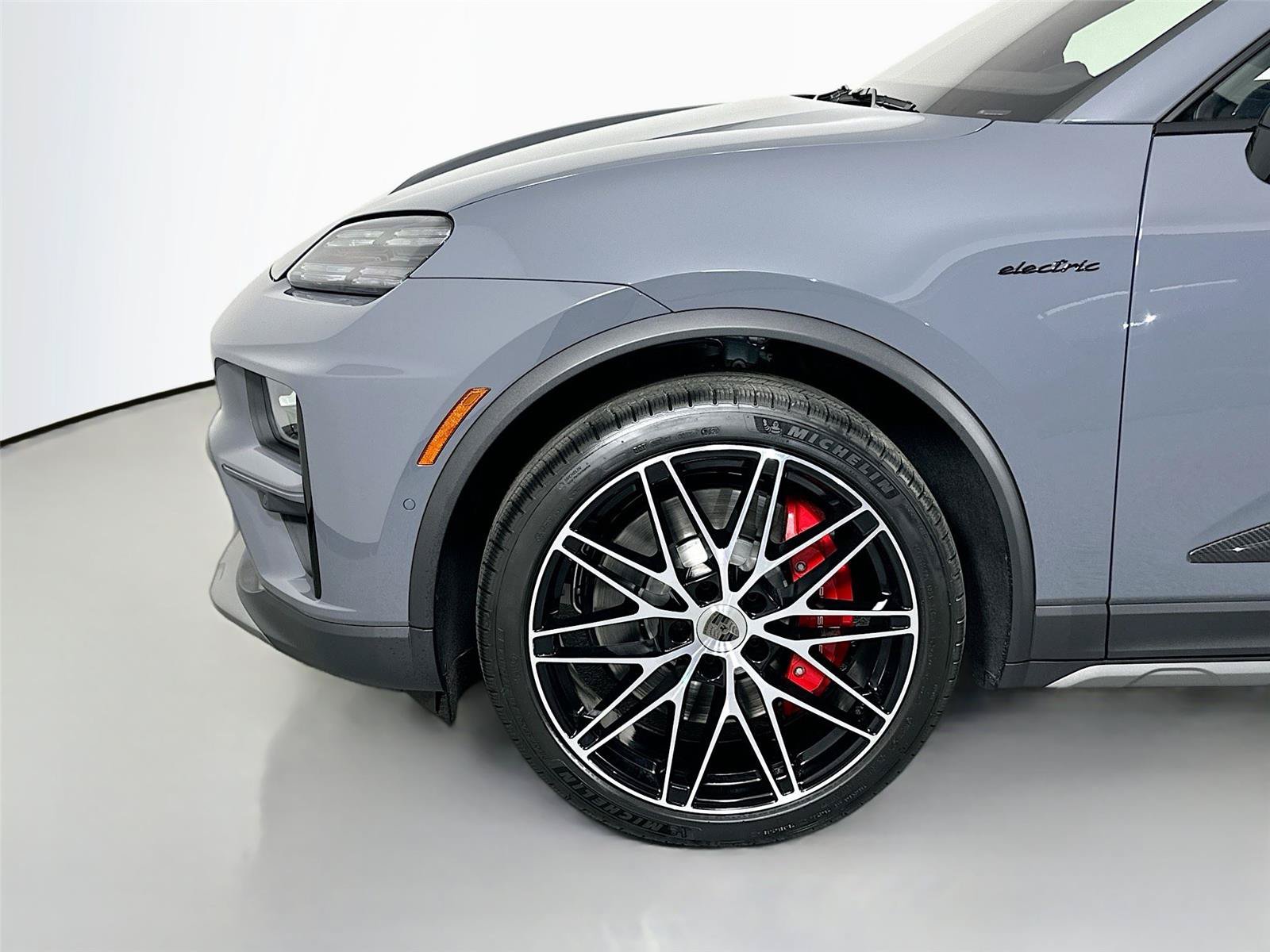 Certified 2025 Porsche Macan Turbo Electric AWD/4WD image 11