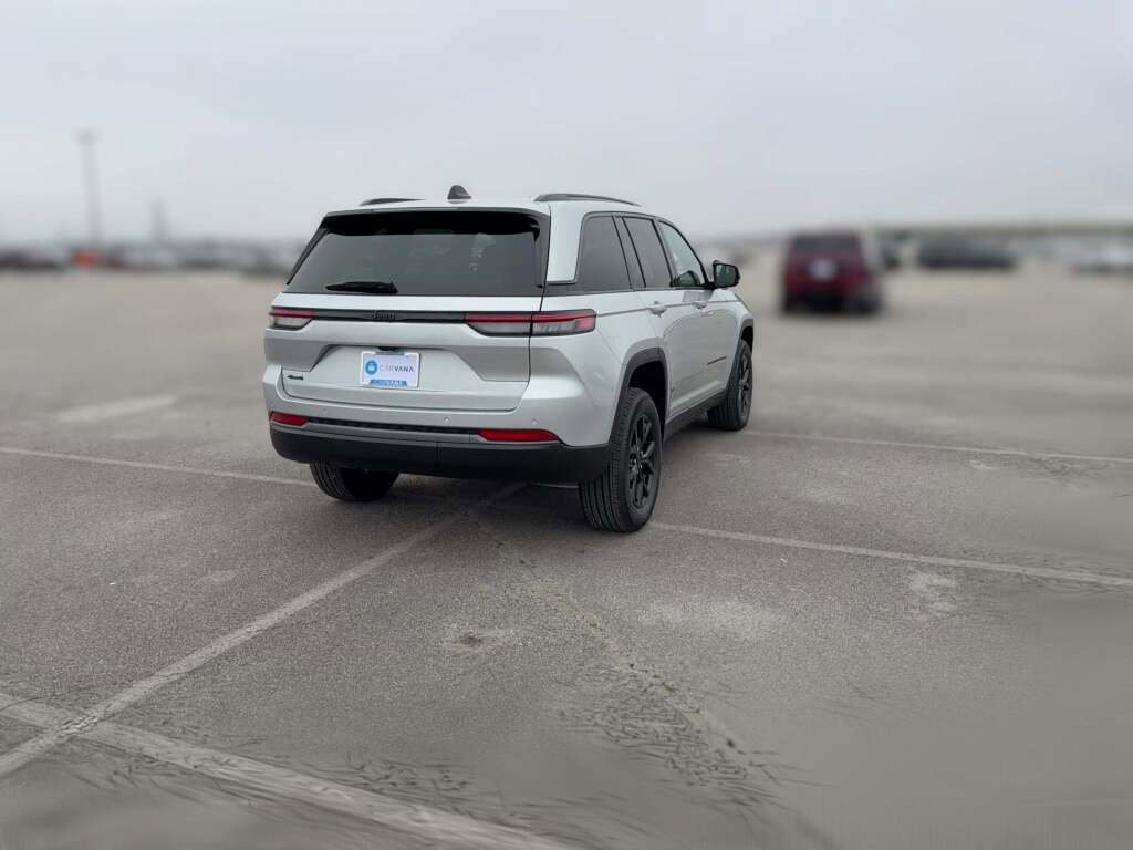 New 2026 Jeep Grand Cherokee Altitude image 11