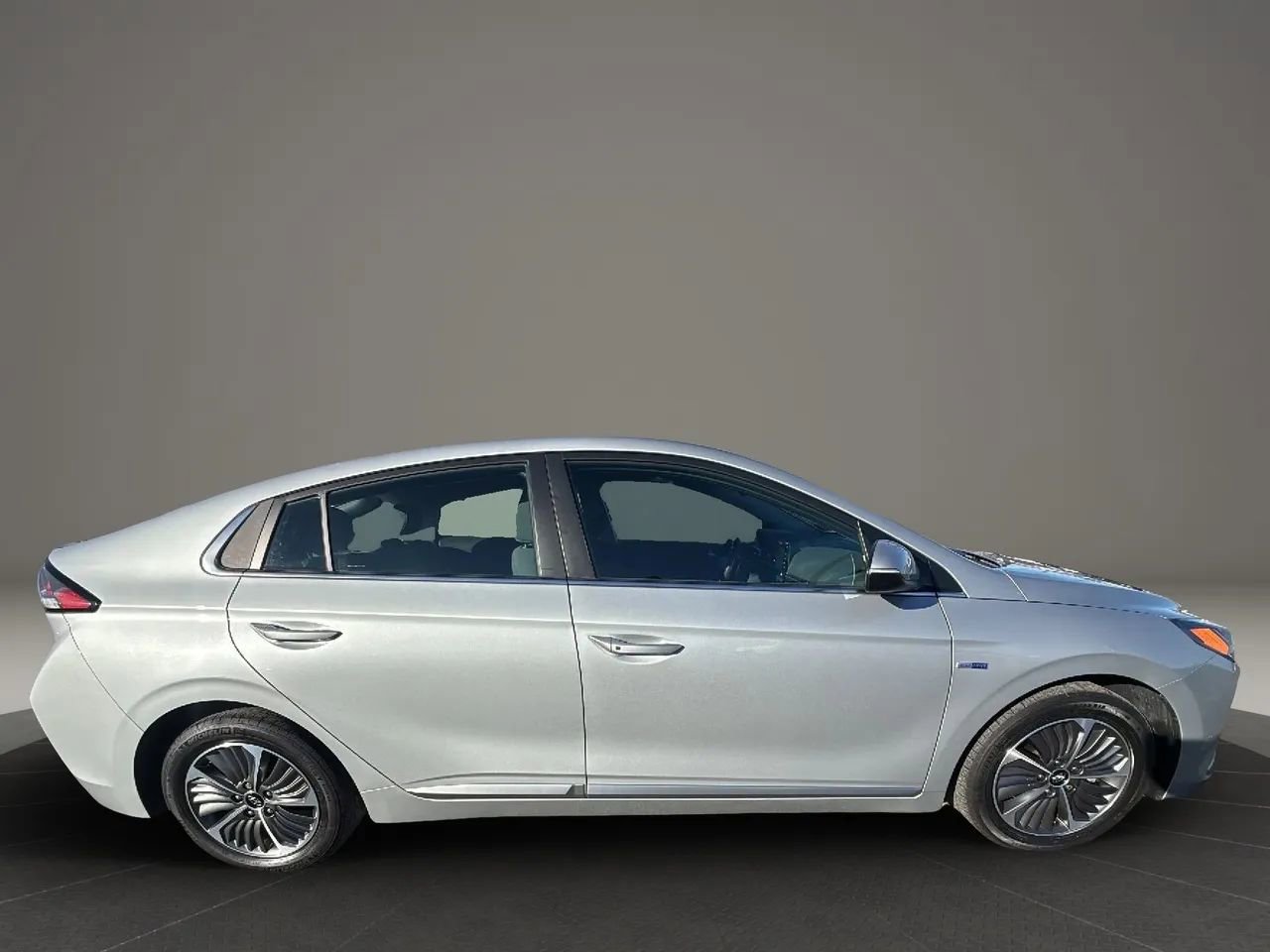 Used 2020 Hyundai Ioniq SEL image 4