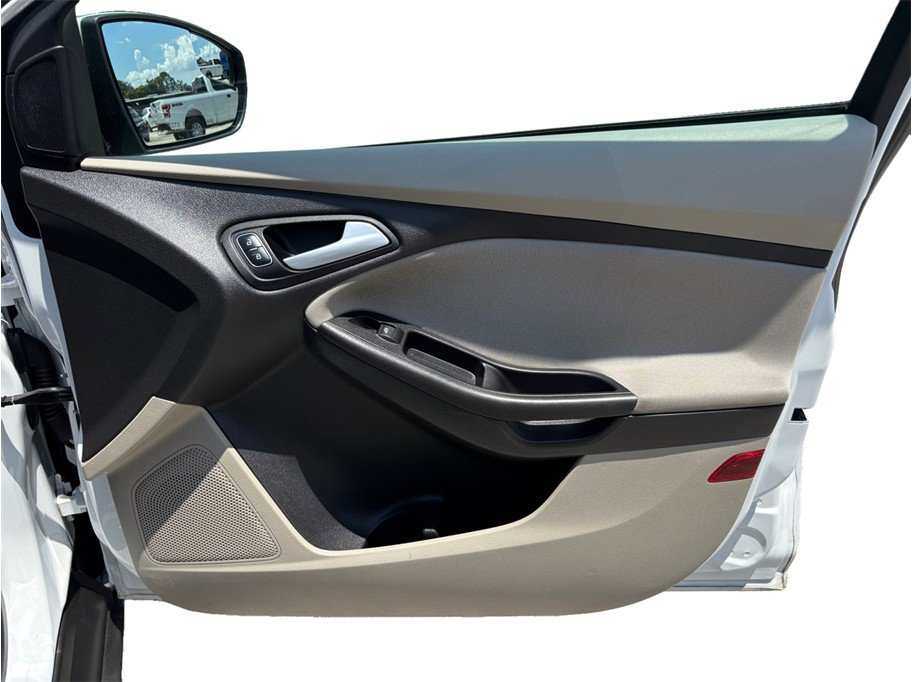 Used 2017 Ford Focus SE FWD image 32