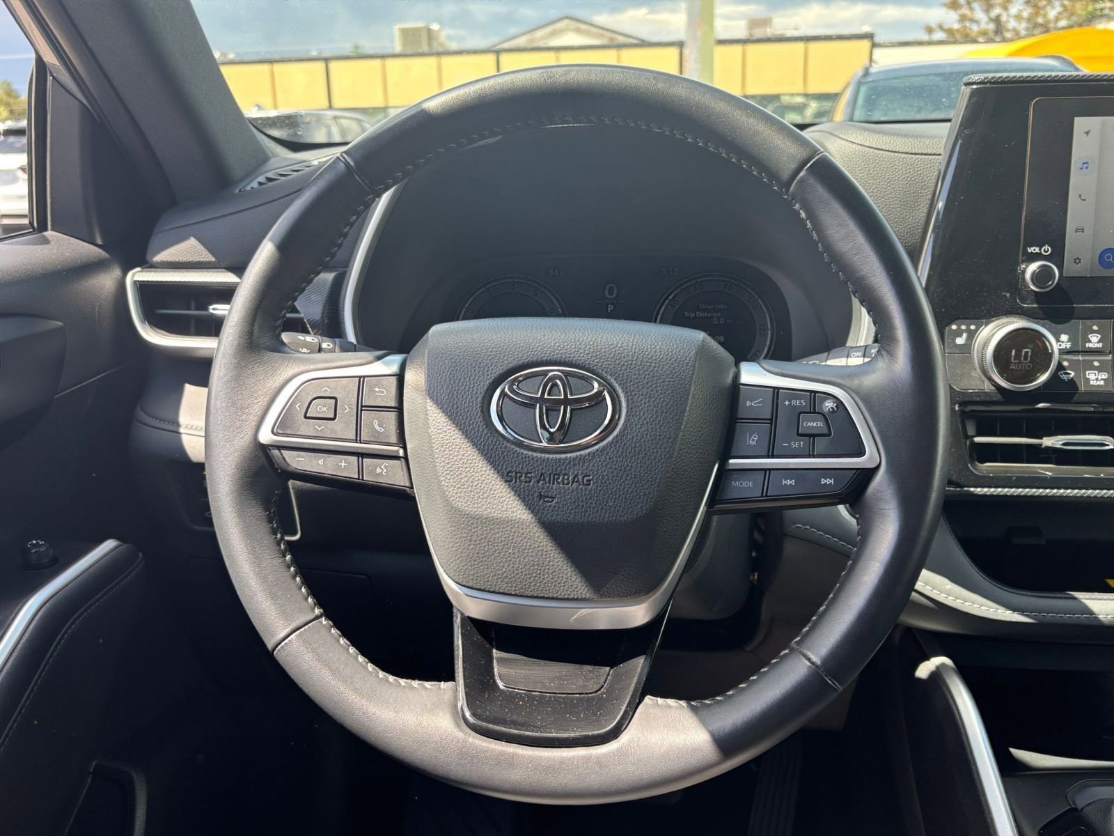 Used 2025 Toyota Highlander XSE AWD/4WD image 25
