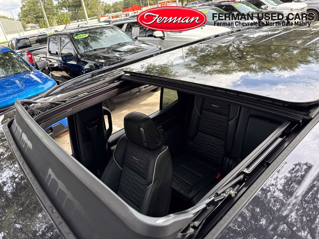 Used 2024 Cadillac Escalade Sport Platinum w/ LPO, ONYX Package AWD/4WD image 8