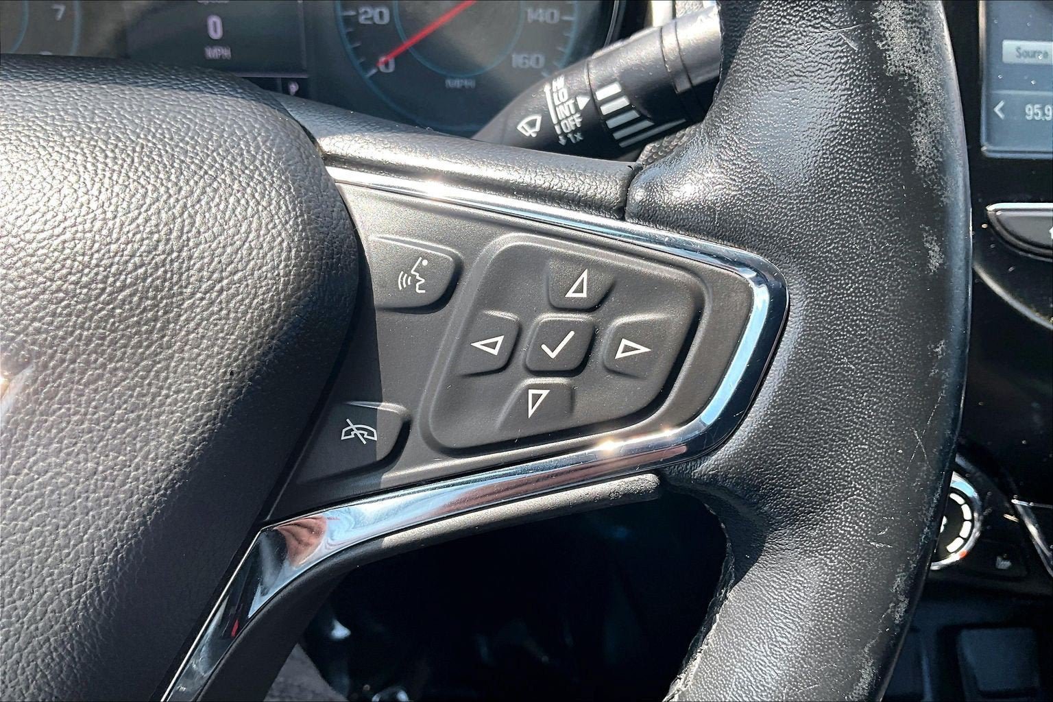 Used 2018 Chevrolet Cruze Premier FWD image 18