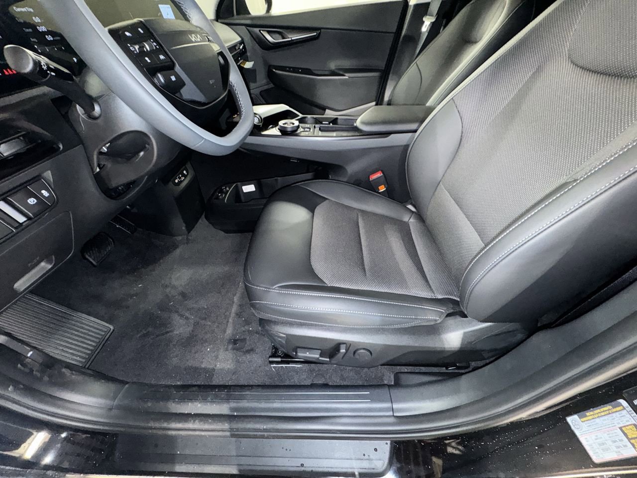 New 2025 Kia EV6 Light w/ Light LR Technology Package image 15